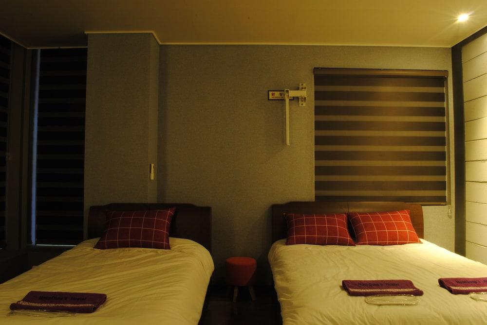 MoonDong's Hostel