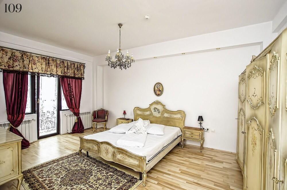 Coroana Moldovei Hotel