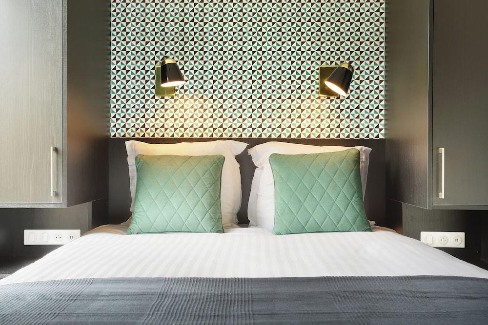 YAYS Paris Zola by Numa