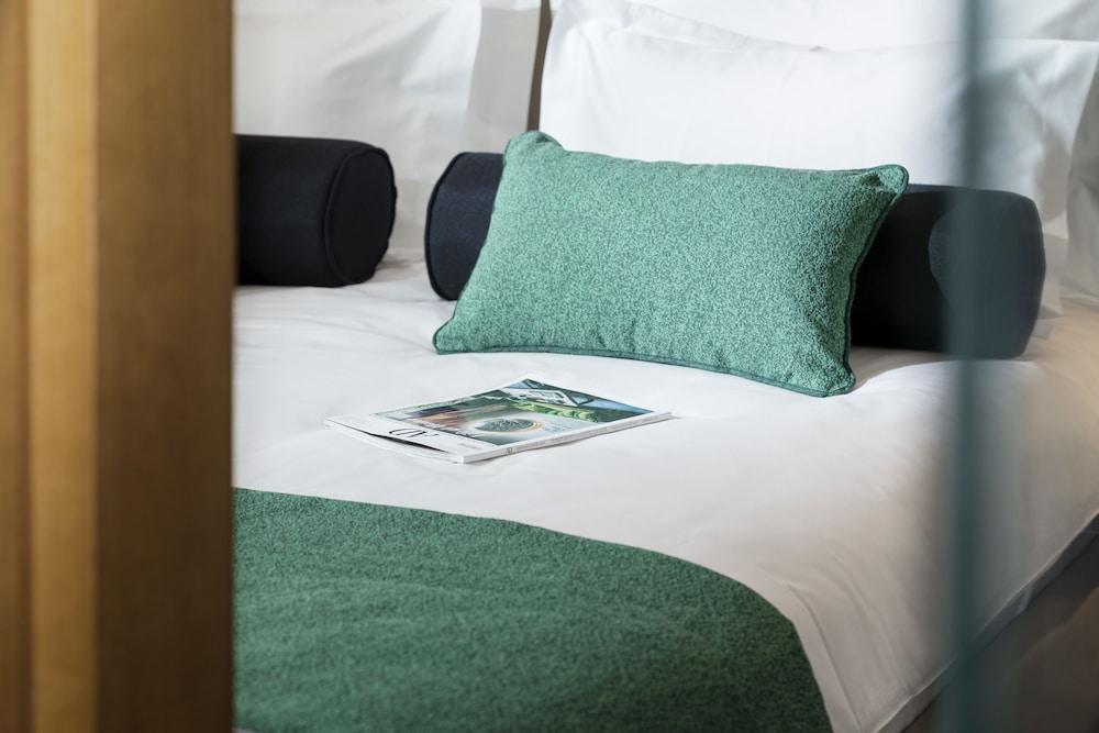 Dominic Smart & Luxury Suites Parliament