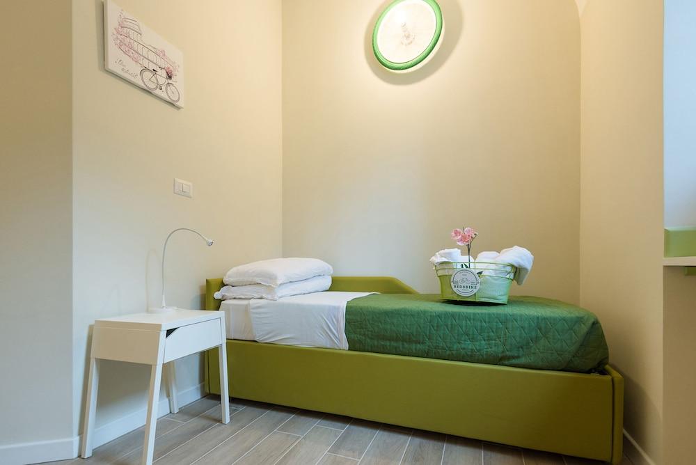Bed&BikeRome Rooms