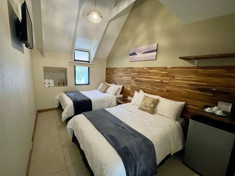 Hotel El Manglar & Cantarana