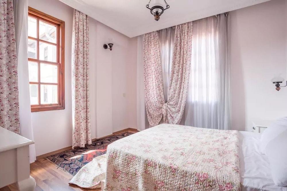 Defne Oldtown Suites