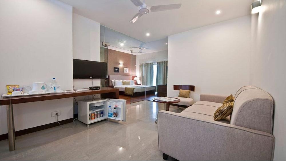 Stately Suites Golf Course Road