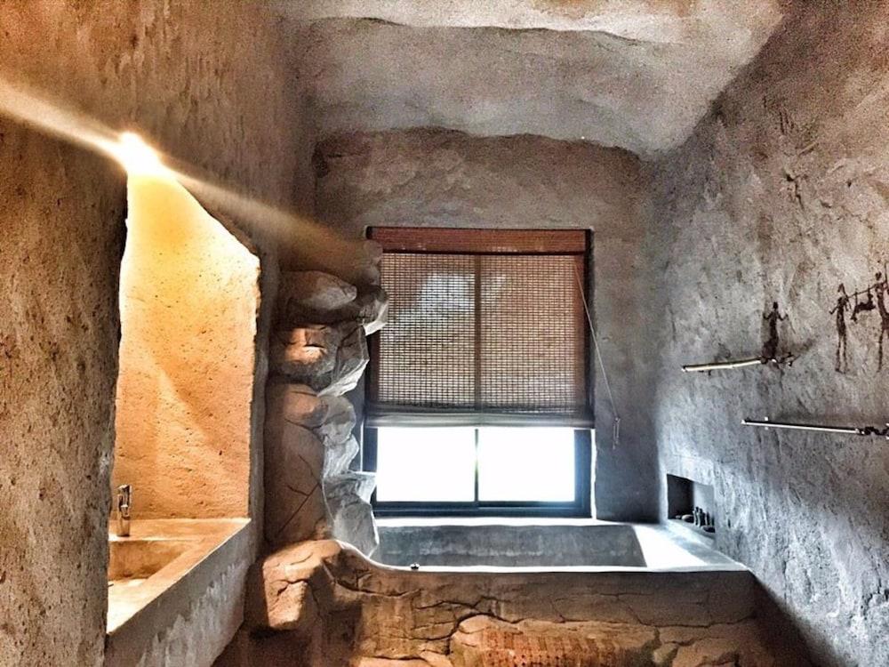 Avatar Miracle Hotel