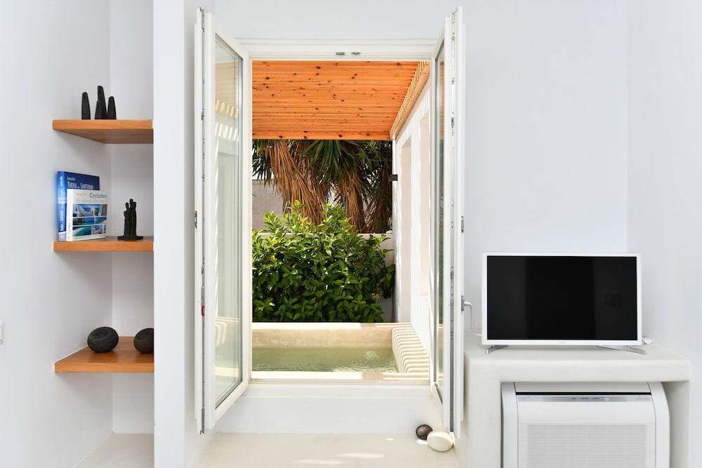 Thiro Villas Santorini