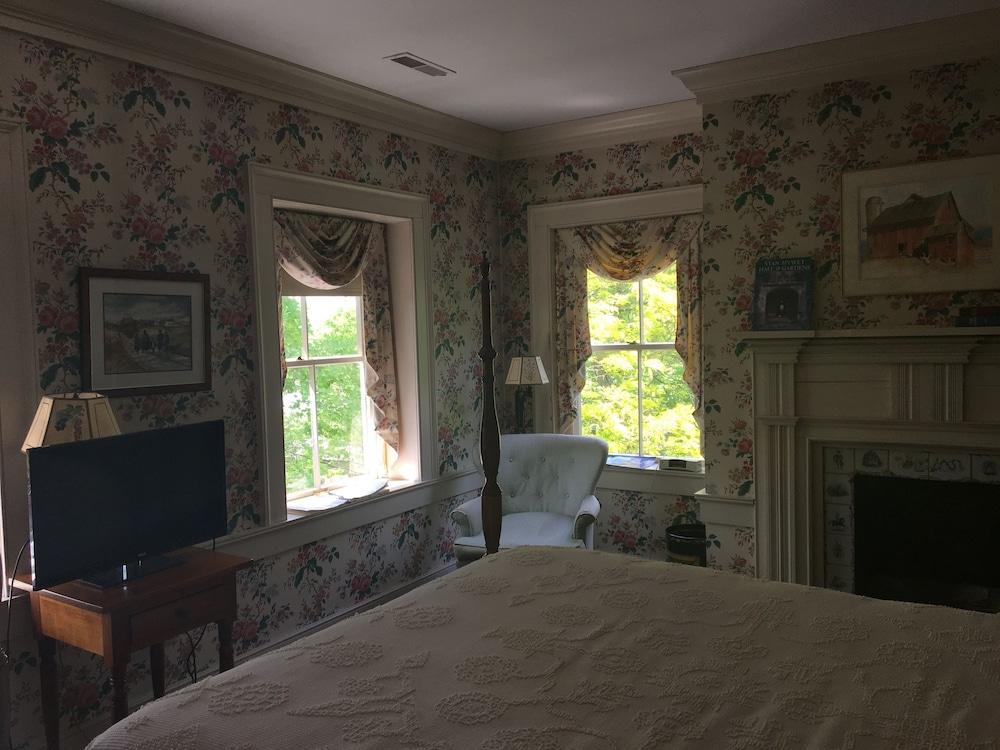 Spread Eagle Tavern and Inn