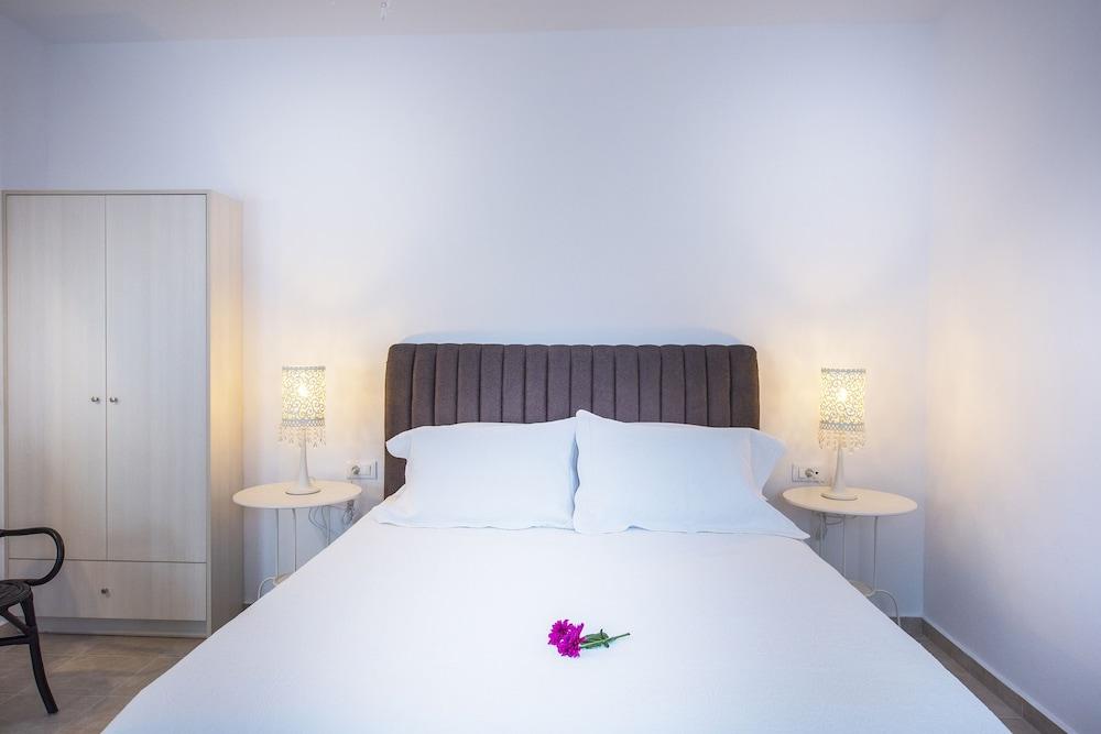 Kadia Traditional Residences