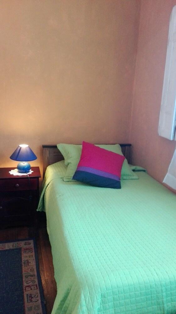 Hospedaje Almeyda B&B.