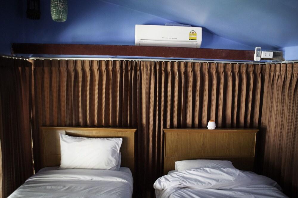 The Lazy Bar And Guesthouse