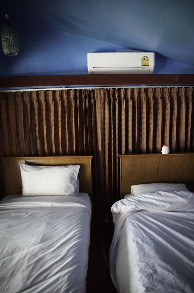 The Lazy Bar And Guesthouse