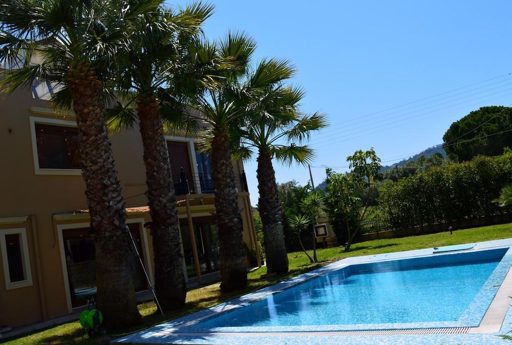 Gold Luxury Villa Ialysos