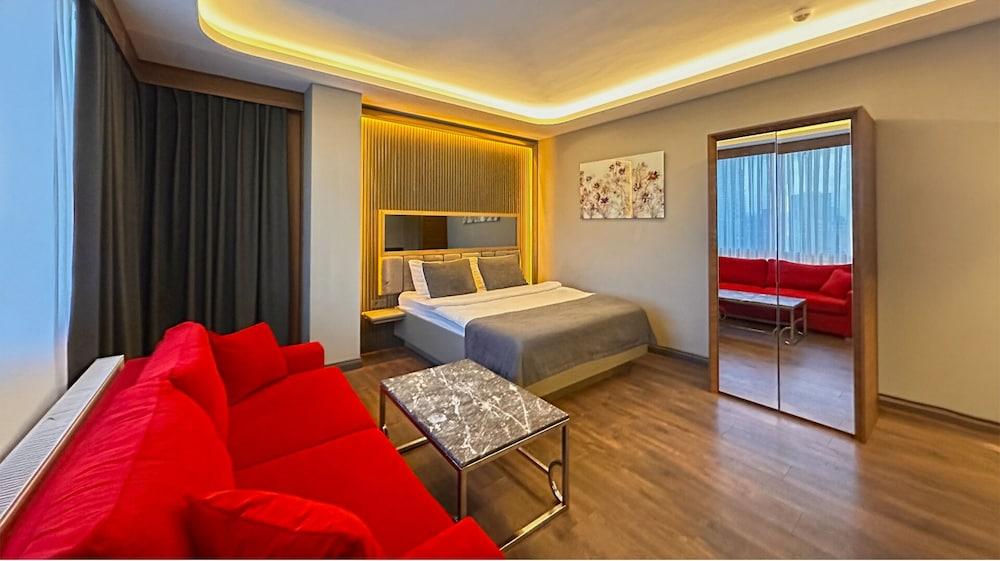 216 Eagle Palace Suite