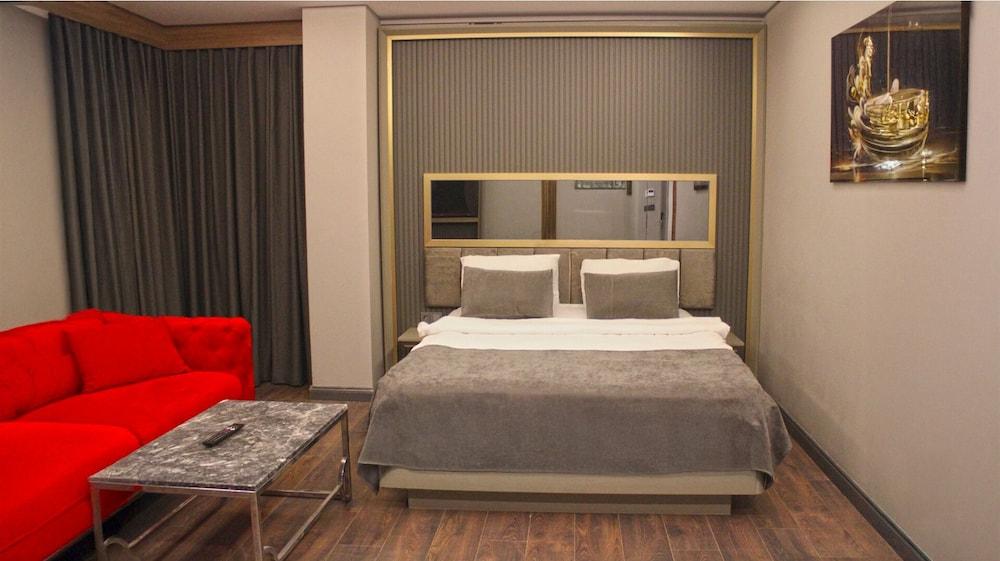 216 Eagle Palace Suite