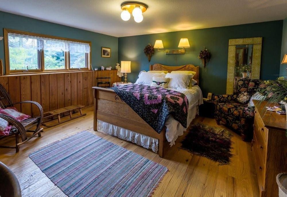 Paradise Gateway B&B and Vacation Homes