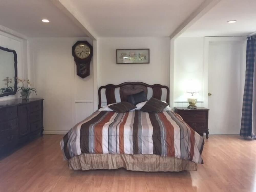 Lovely Studio with a Pool