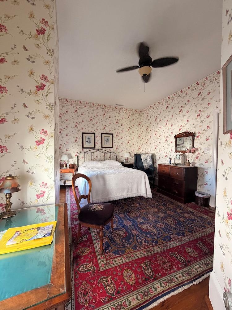 Hanna House Bed & Breakfast