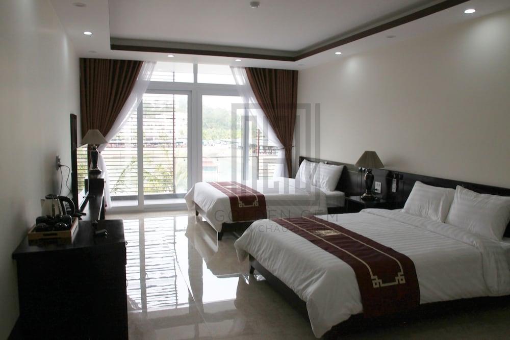 Golden Gem Tuan Chau Hotel
