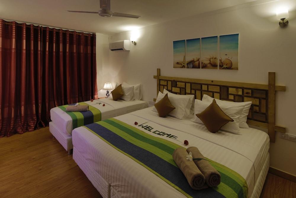 Shallow Lagoon Rasdhoo