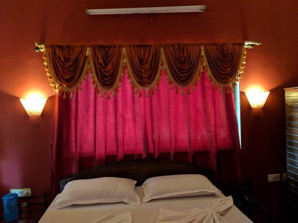 Rustic Village - By Rivasa