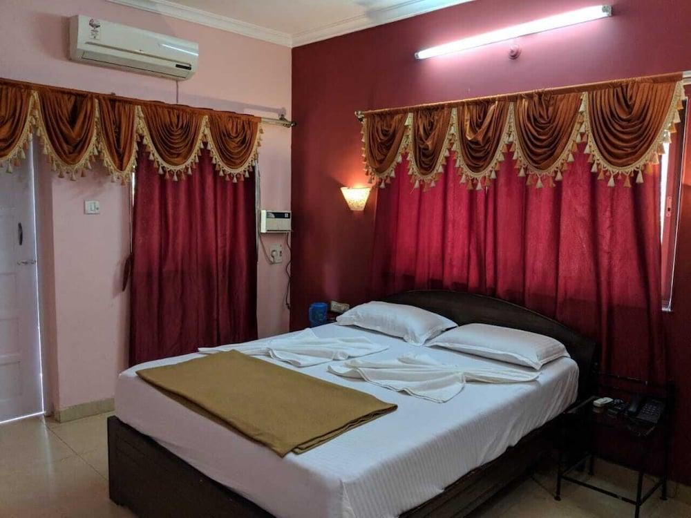 Rustic Village - By Rivasa