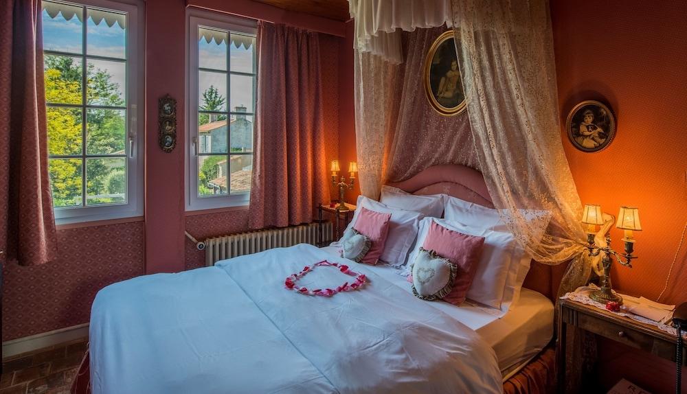 Château de l Abbaye de Moreilles