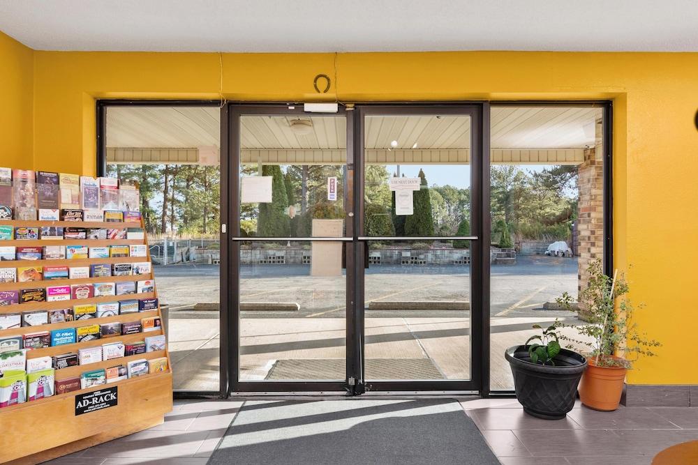 Budget Host Inn by Hotel O Portland near I-65