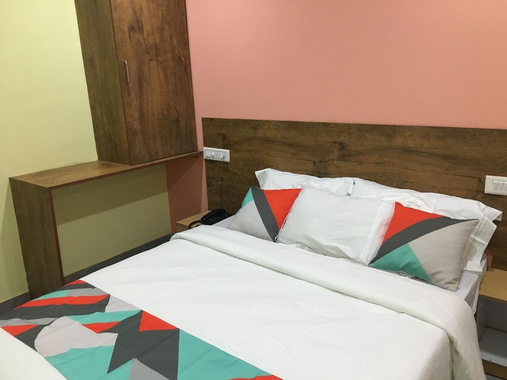 Housefinch Residency