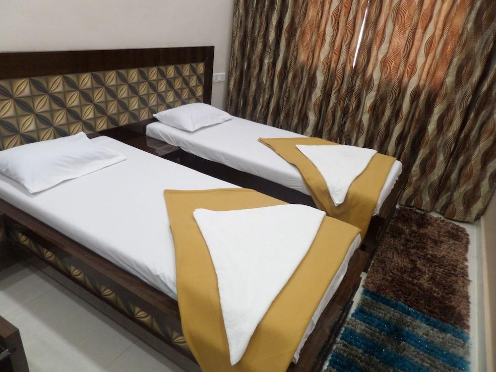 Hotel Gandharv Garden