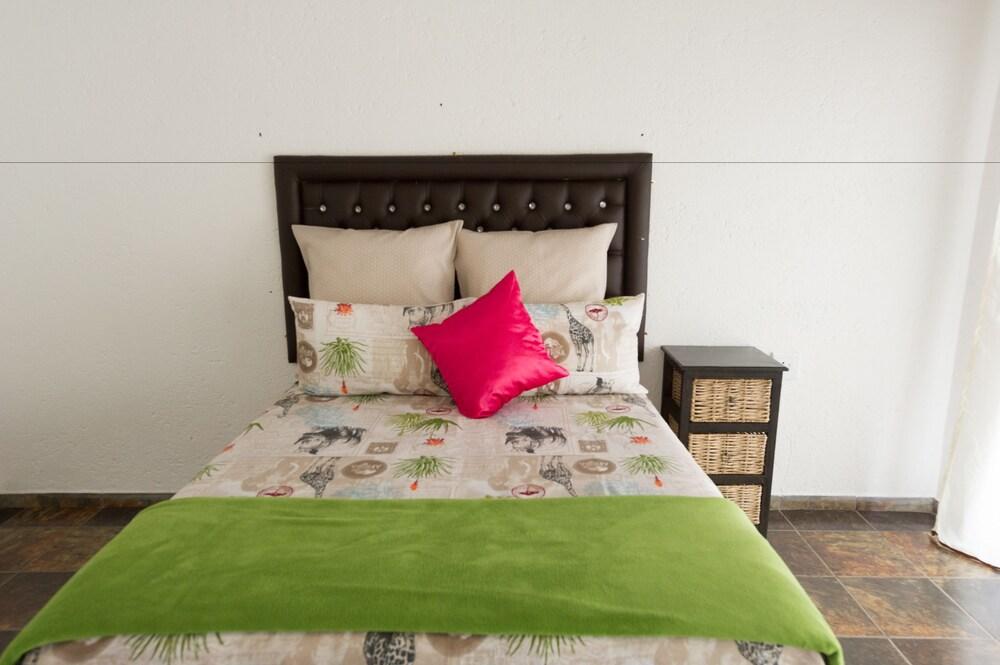 Fullmoon Paradise Lodge