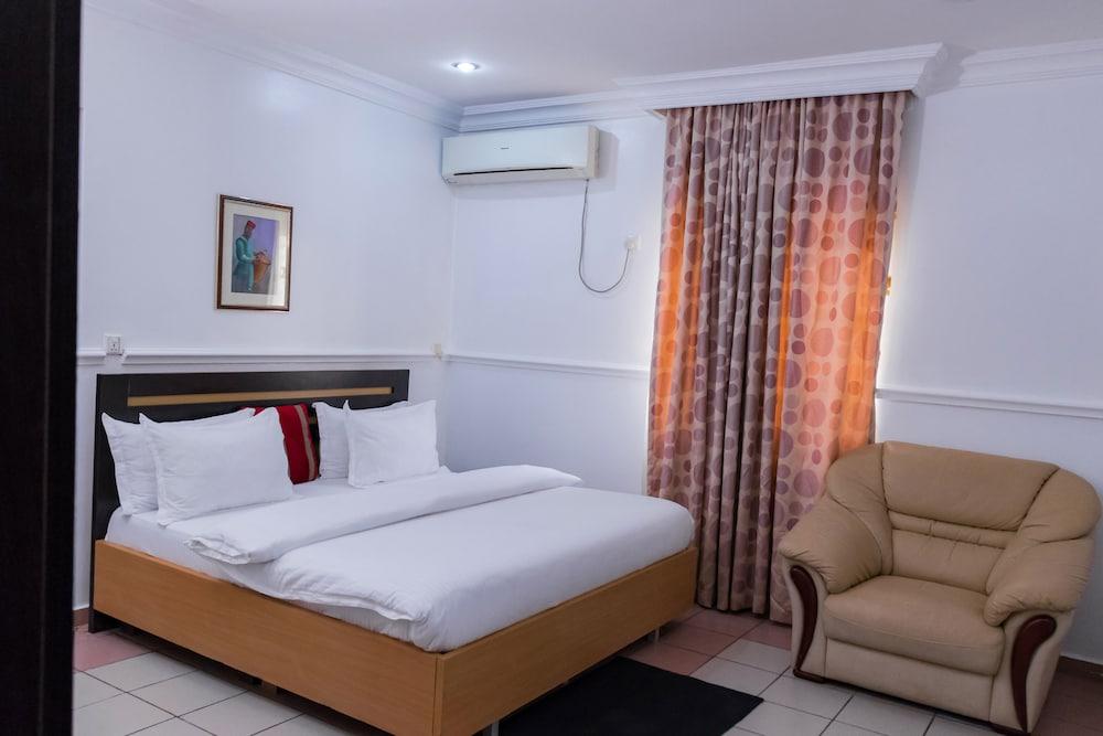 Bristlecone Suites & Apartment