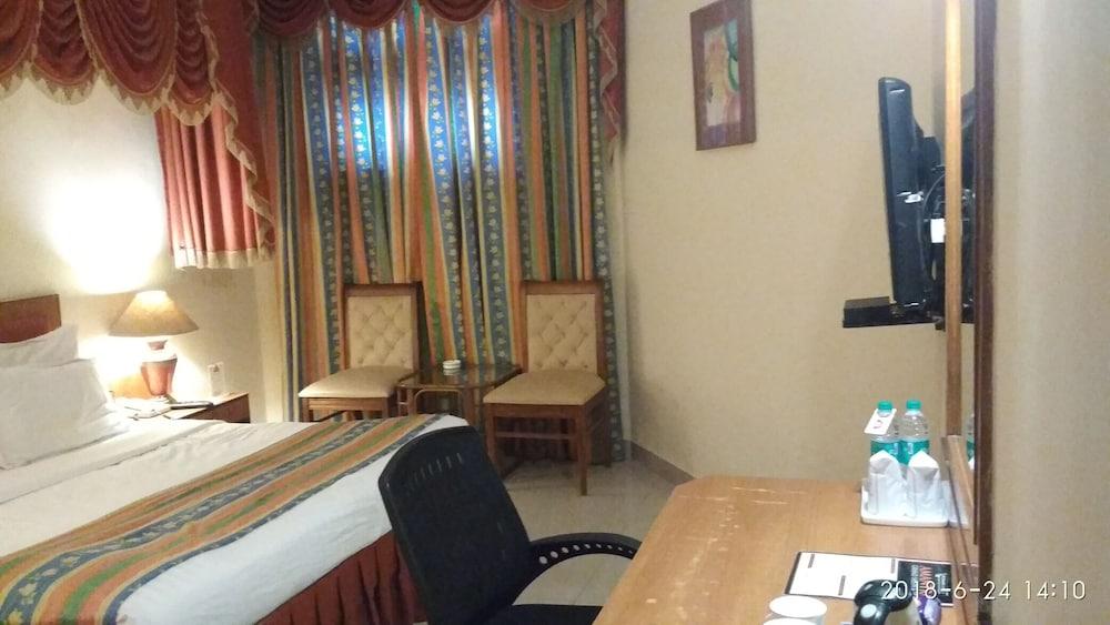 Grand Continental Hotel 