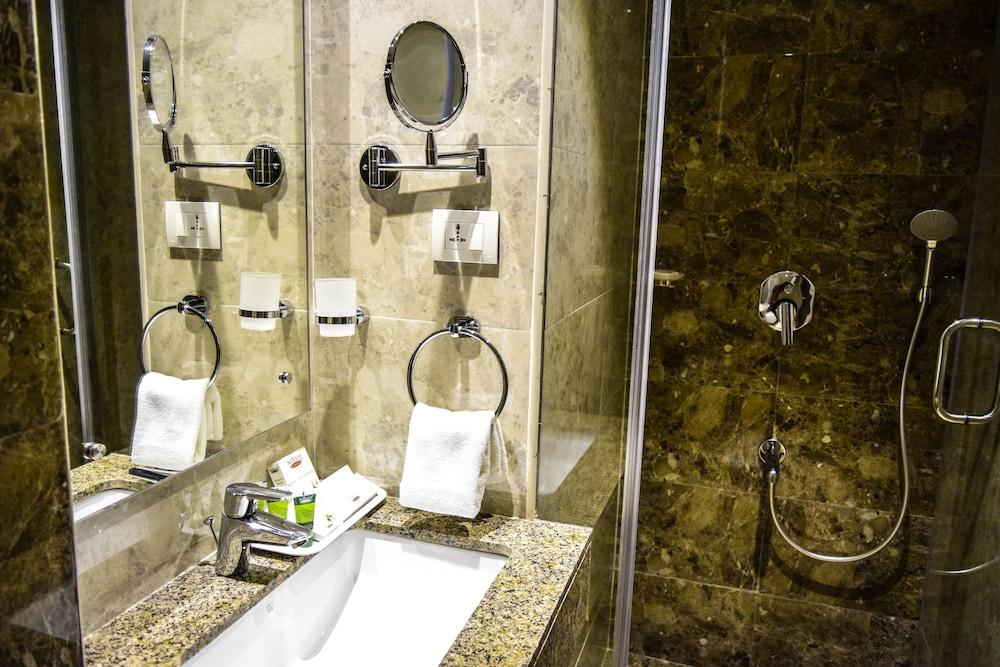 RG Royal Hotel and Convention