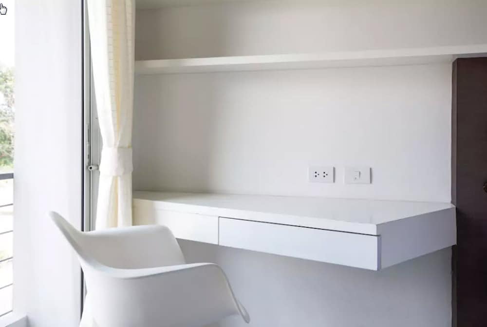 Condo Studio B at Replay E305