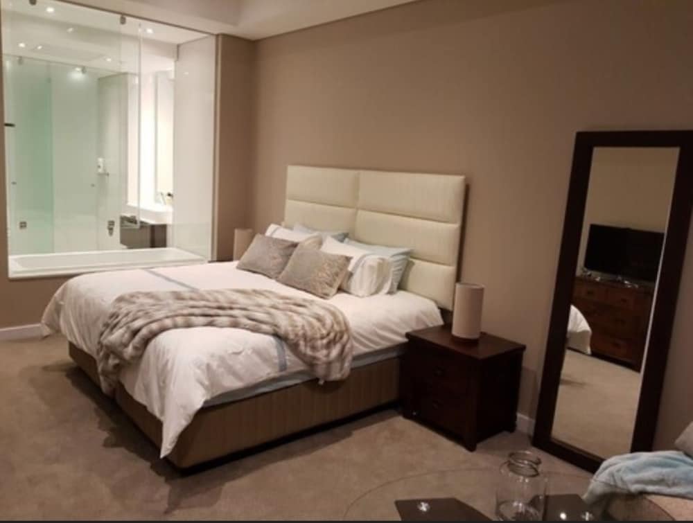 Sandton Skye Apartment - 616