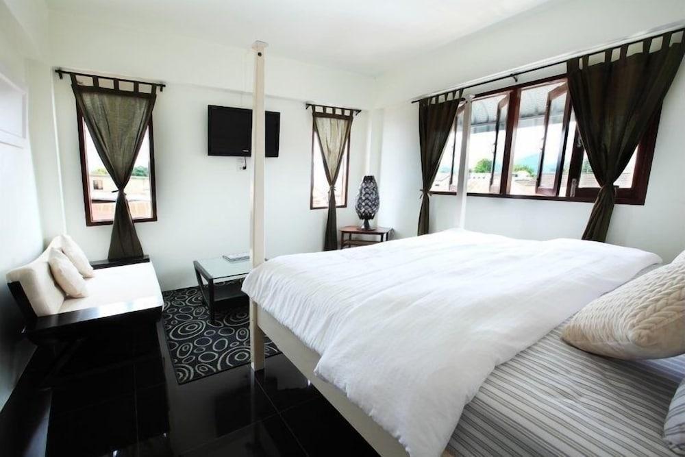 The Royal Chiangkhan Boutique Hotel