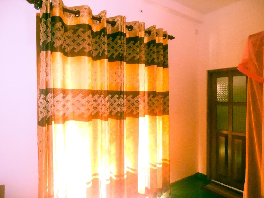 Talalla Sea Anemone Hotel