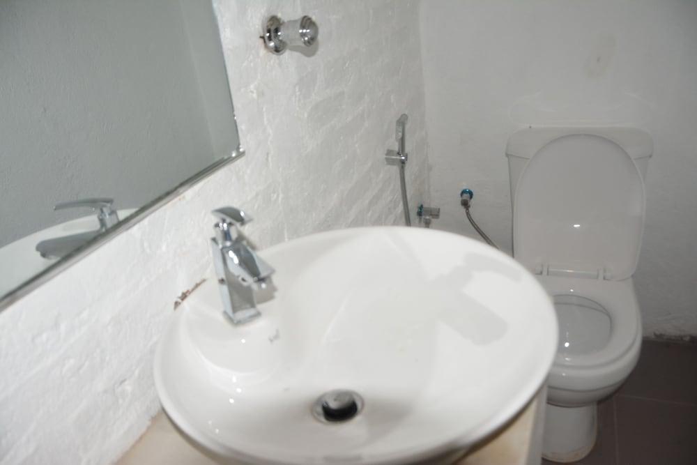 Mereiyans Village Hotel