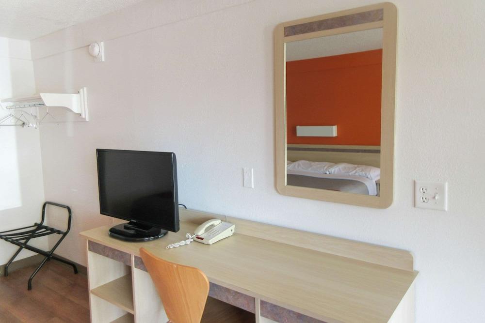 Rodeway Inn Altoona Orchard Plaza