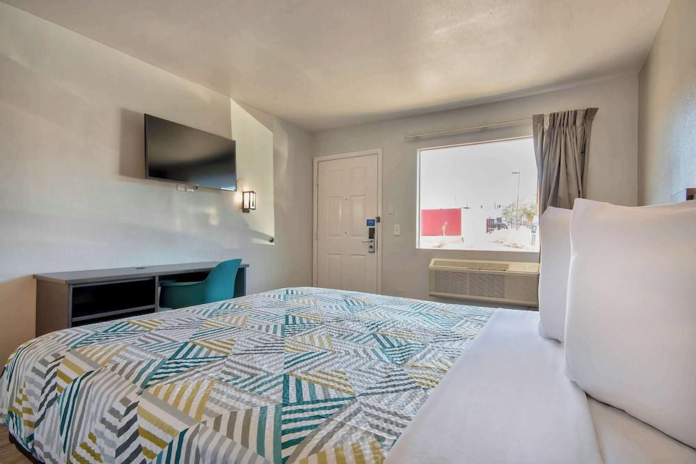 Motel 6 Albuquerque, NM - Carlisle