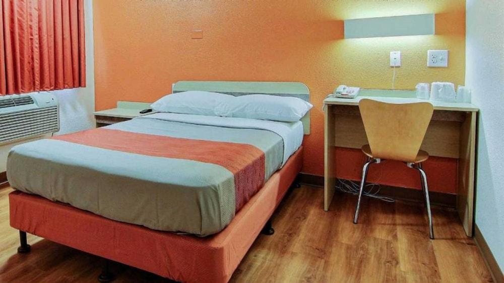 Motel 6 Kingsville, TX