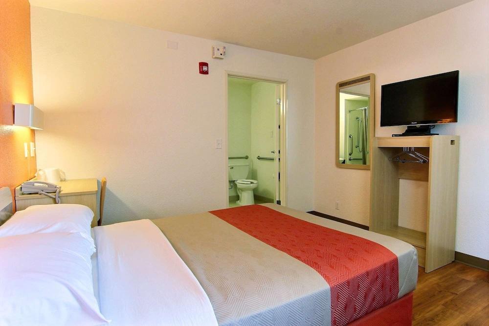 Motel 6 Kingsville, TX