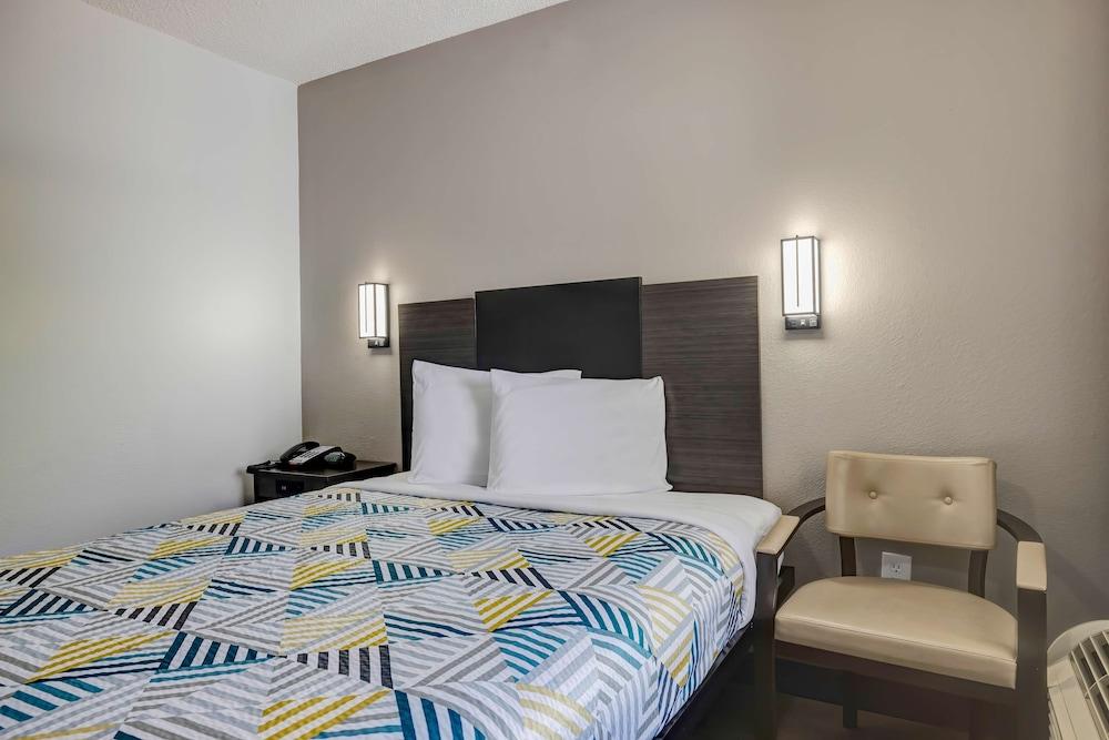 Studio 6 Arlington, TX - South - Dallas