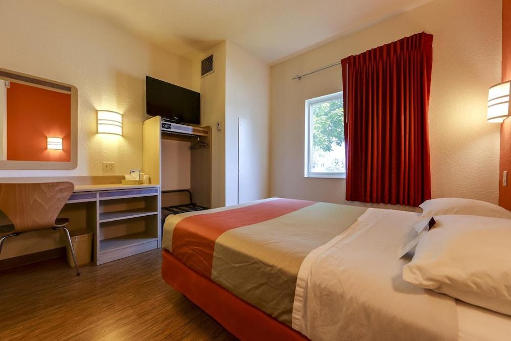 Motel 6 Mississauga, ON - Toronto