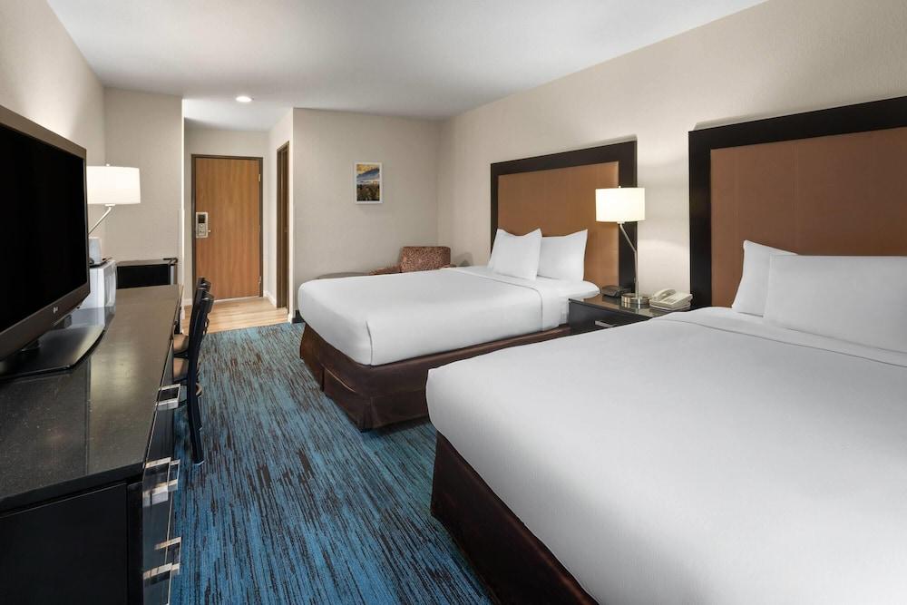 Days Inn by Wyndham Mackinaw City/Bridgeview Area