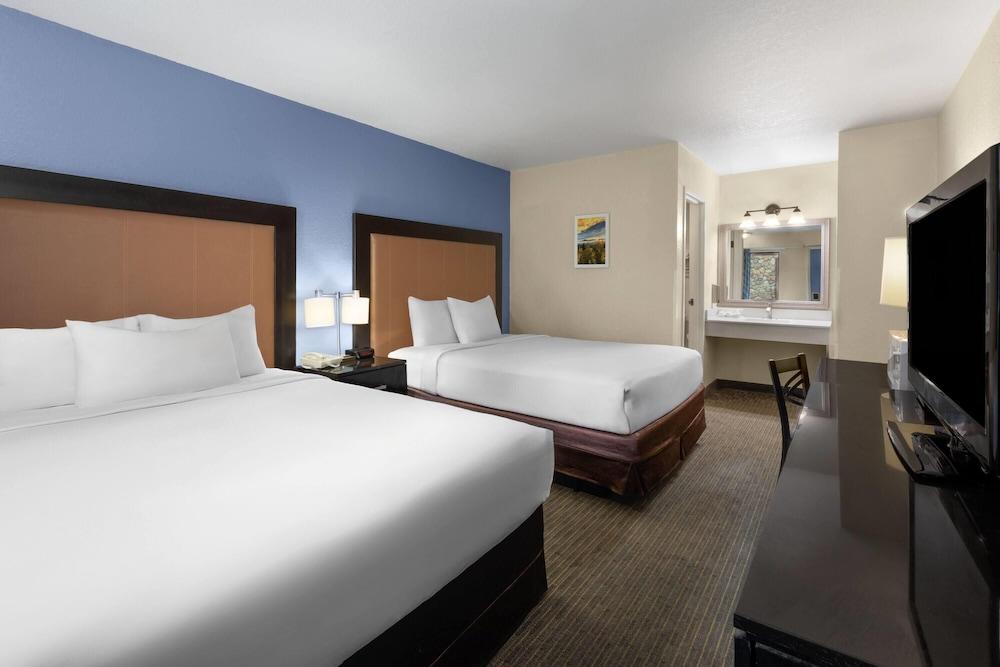 Days Inn by Wyndham Mackinaw City/Bridgeview Area