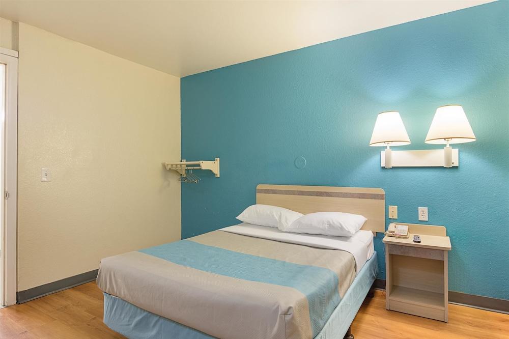 Motel 6 Fredericksburg, VA - North