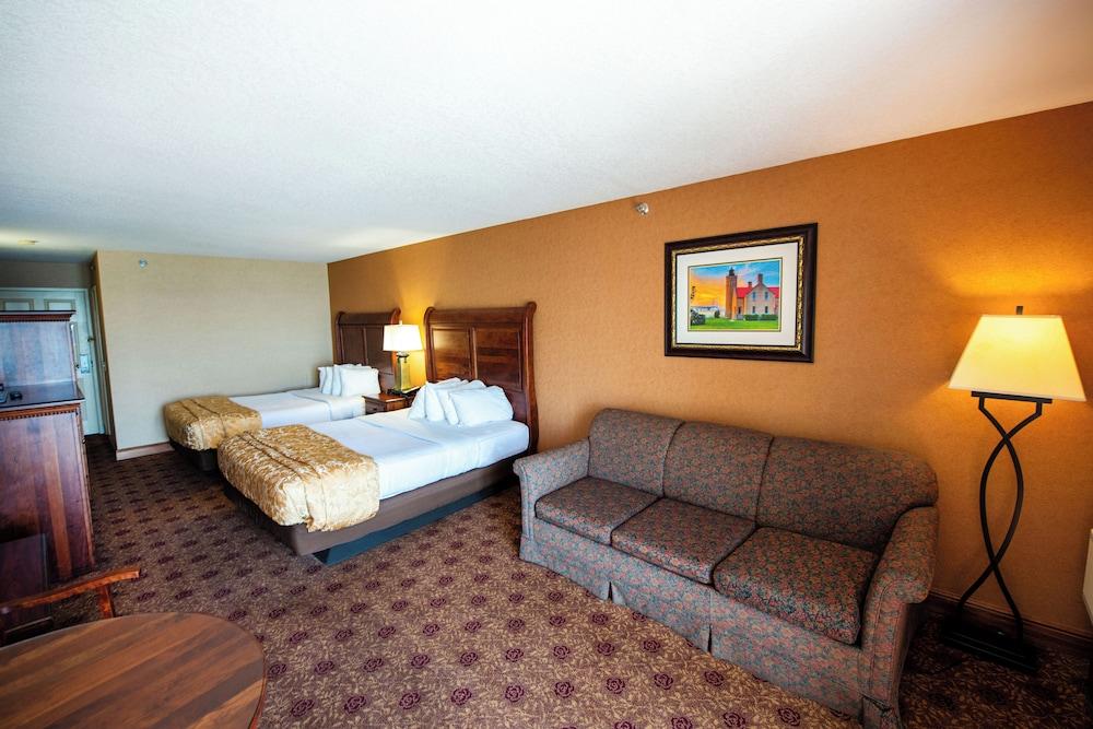 Hamilton Inn Select Beachfront Mackinaw City