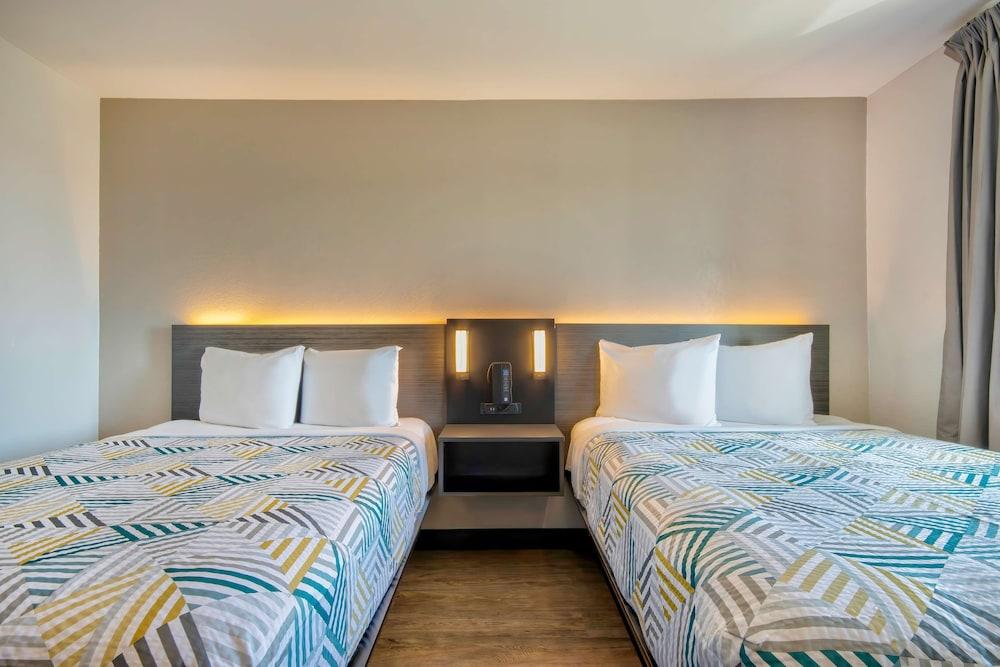 Motel 6 Harlingen, TX