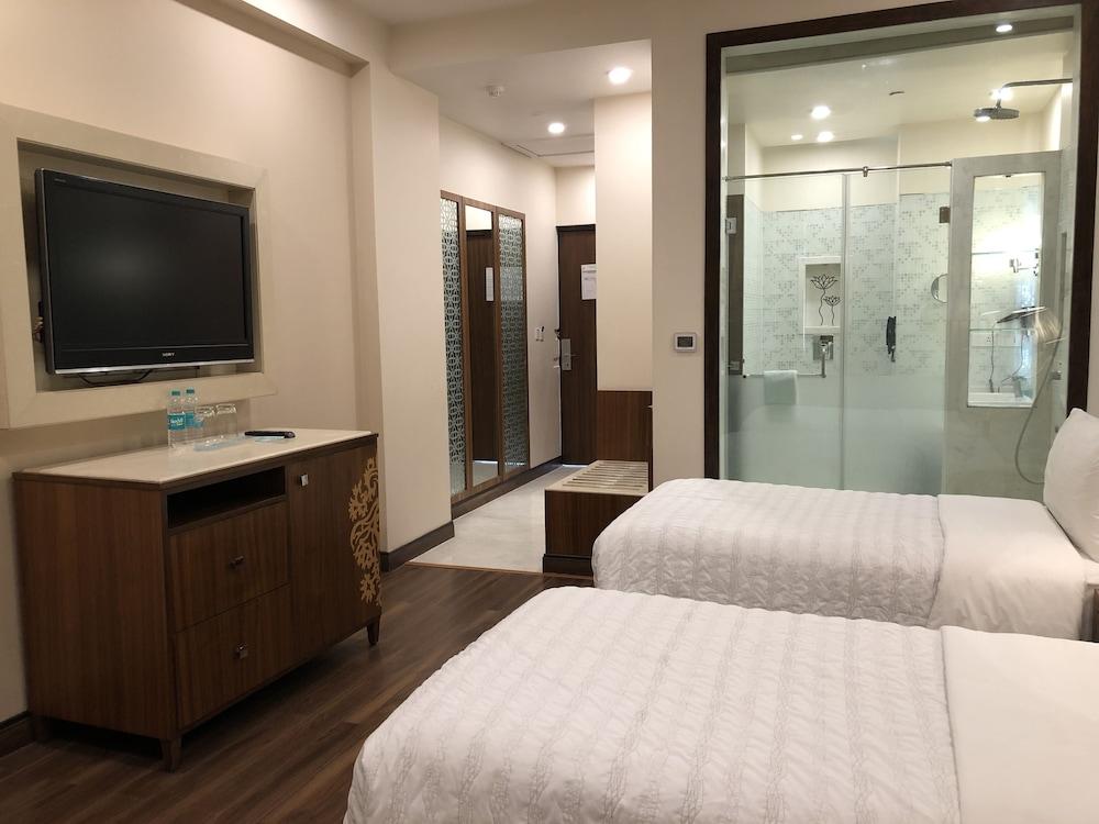 Le Méridien Jaipur Resort & Spa